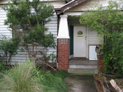 The inconspicuous entrance to the Amphibian Research Centre in Coburg. Copyright Amphibian Research Centre. Photograph by Dave Black.
